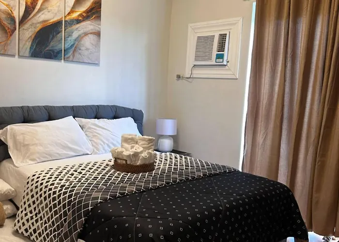 Cozy & Convenient 1-bedroom 3 Mins Away From The Airport Aparthotel