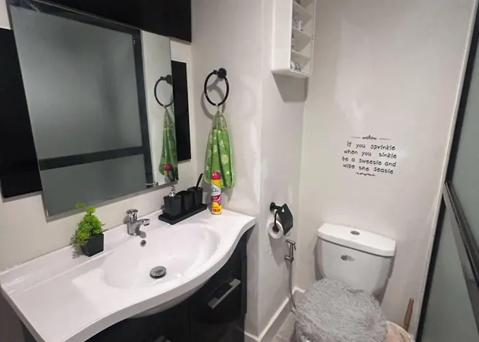 Aparthotel Cozy & Convenient 1-bedroom 3 Mins Away From The Airport