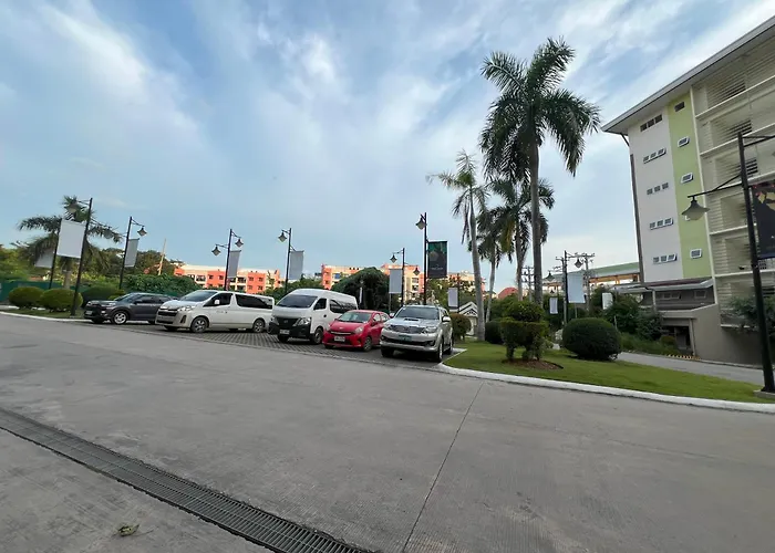 Cozy & Convenient 1-bedroom 3 Mins Away From The Airport Aparthotel