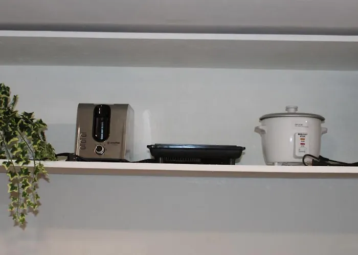 Cozy & Convenient 1-bedroom 3 Mins Away From The Airport
