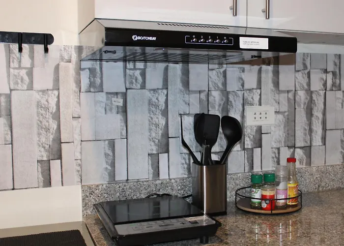 Cozy & Convenient 1-bedroom 3 Mins Away From The Airport Aparthotel