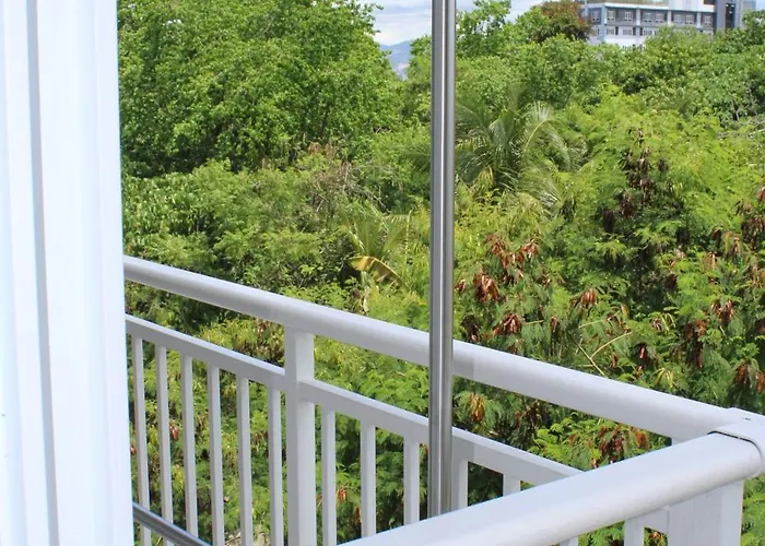 Aparthotel Cozy & Convenient 1-bedroom 3 Mins Away From The Airport